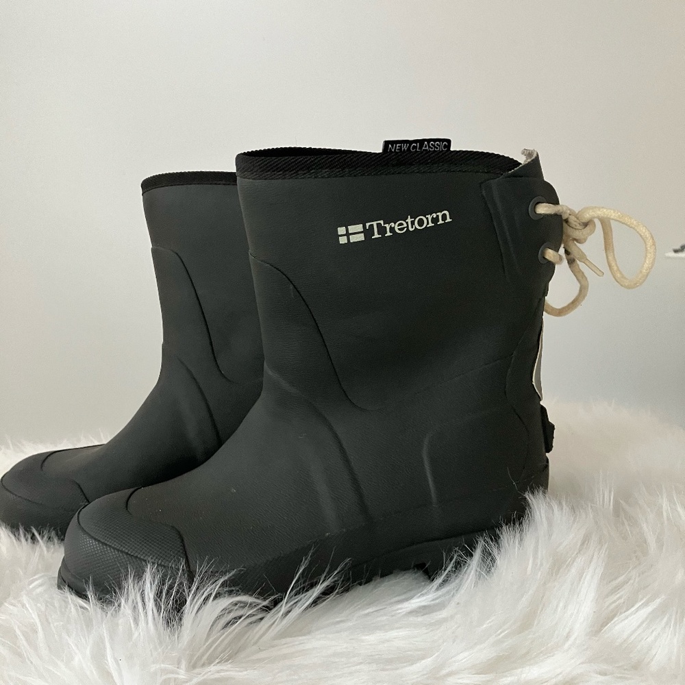 Tretorn rubber lace up boots wm sz 6